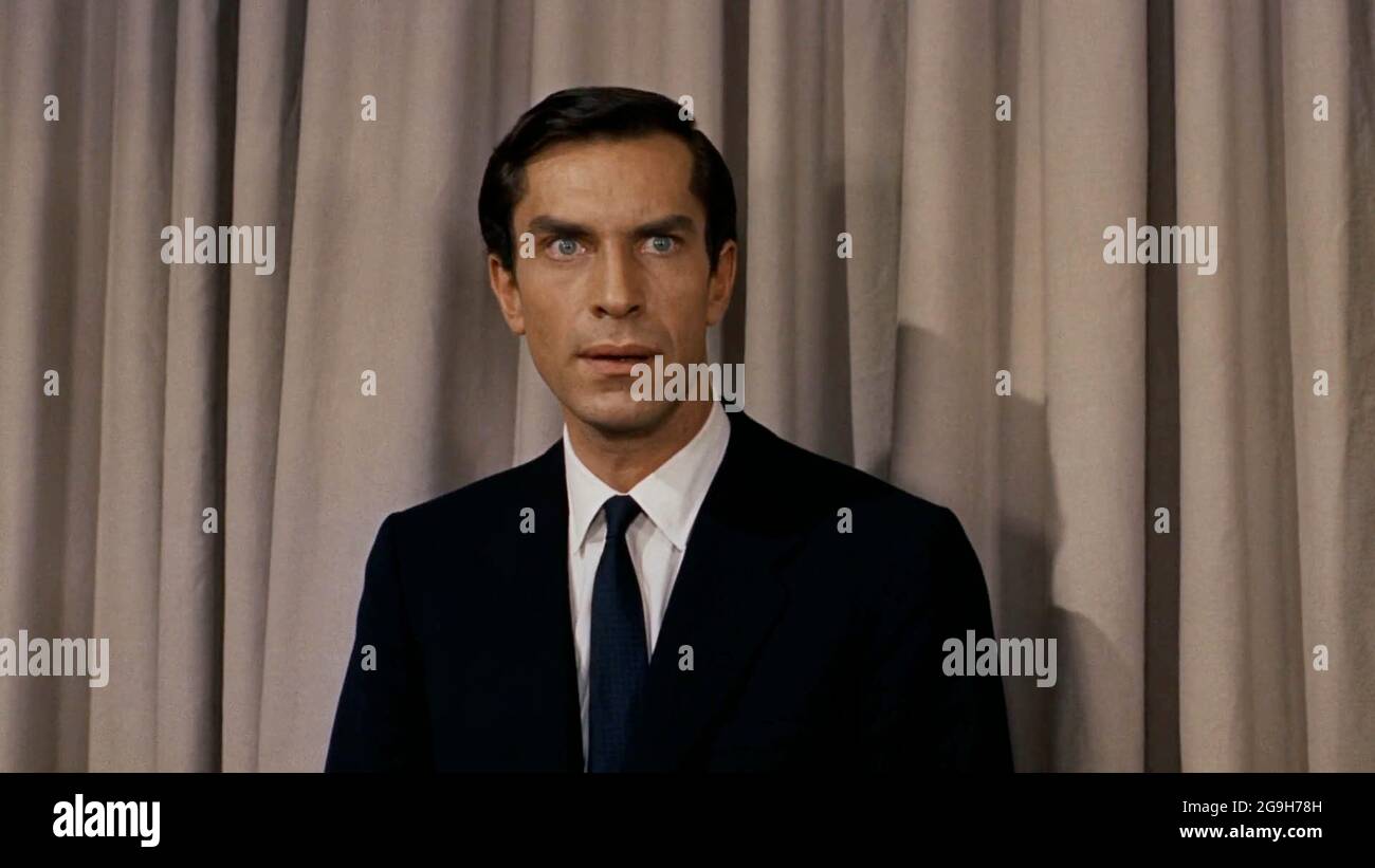 Los Angeles.CA.USA. Martin Landau in a scene in (C) MGM film, North by  Northwest (1959) Director: Alfred Hitchcock Writer: Ernest Lehman Source:  Based on true stories about providing fake identities for people