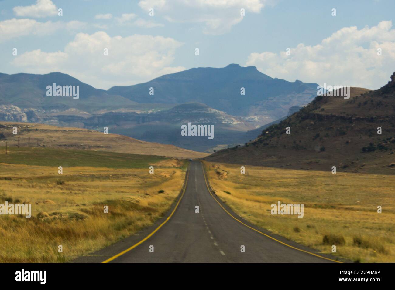 A deserted highway, heading towards the Drakensberg Mountains in South Africa Stock Photo