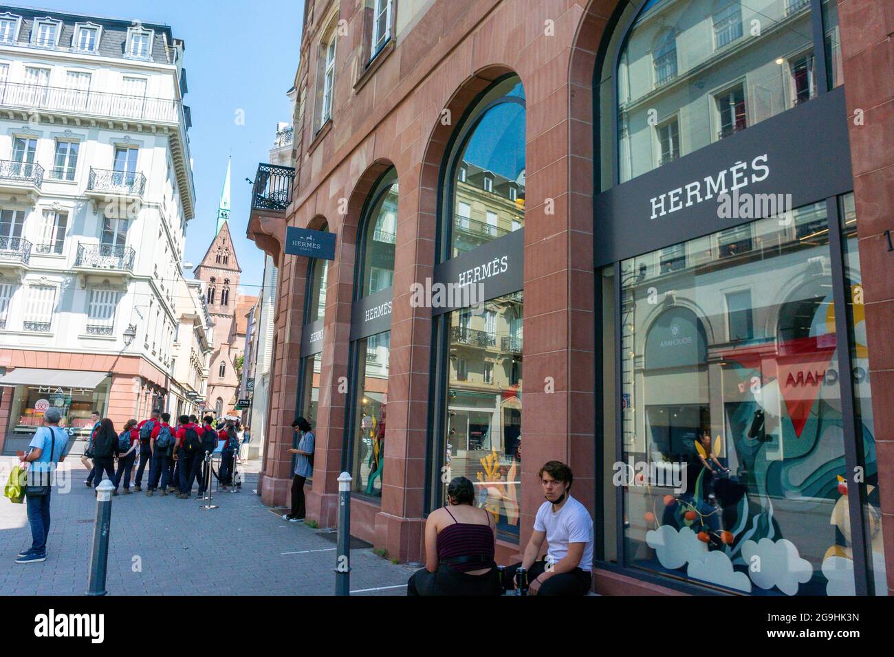 Hermes store street scene hi-res stock photography and images - Alamy