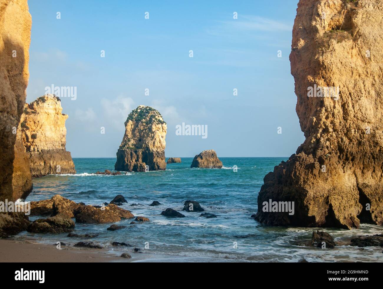Portuguese cliff hi-res stock photography and images - Alamy