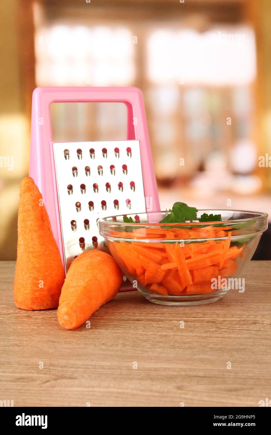 chef shredding carrots with grater in kitchen Stock Photo - Alamy