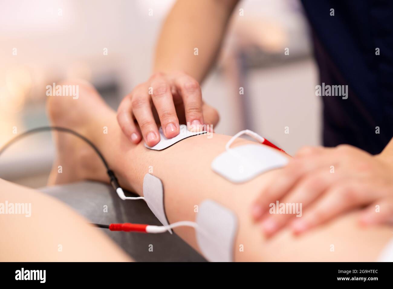 https://c8.alamy.com/comp/2G9HTEC/electro-stimulation-in-physical-therapy-to-a-young-woman-2G9HTEC.jpg