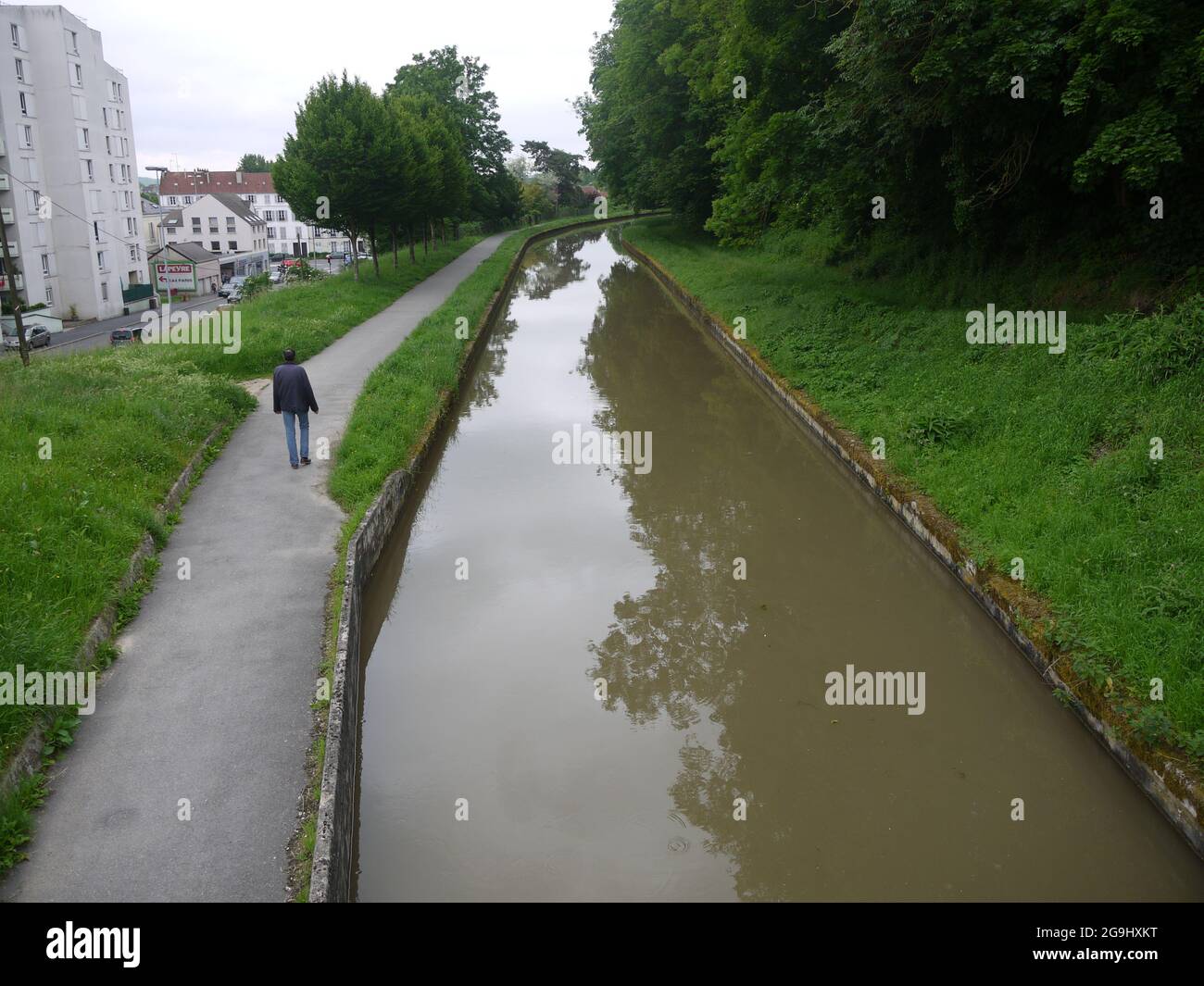The Ourcq canal which crosses the city of Meaux is a site for walking Stock Photo