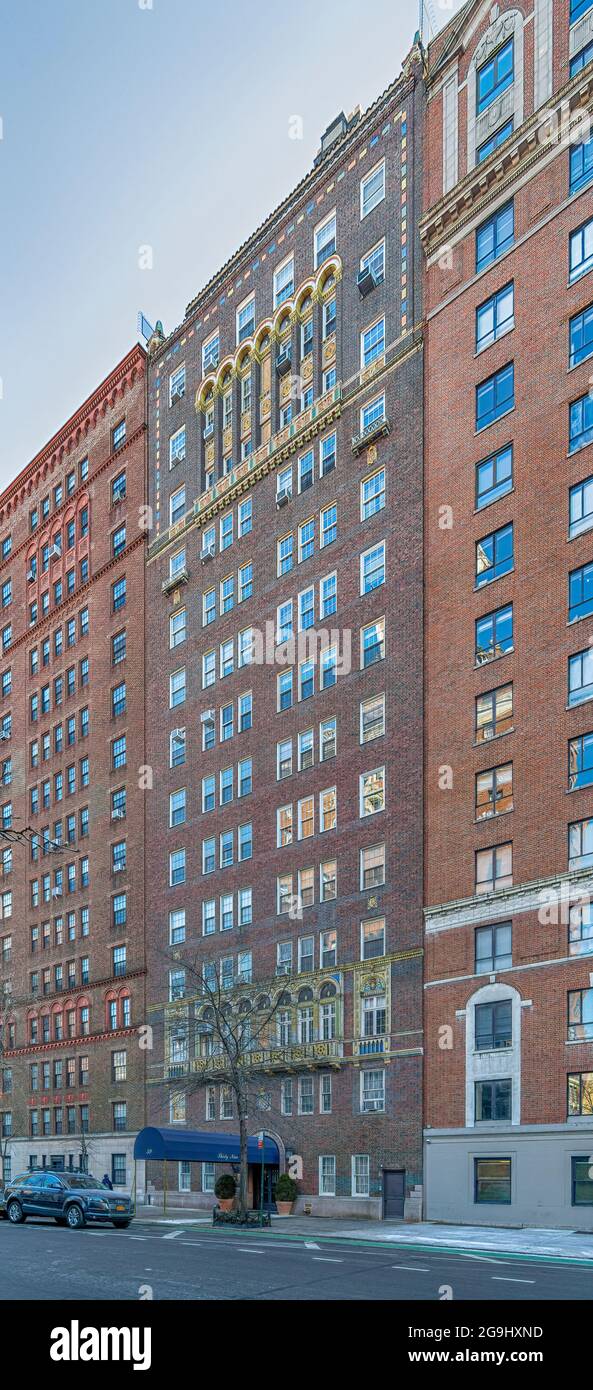 39 Fifth Avenue is an Emery Rothdesigned landmark cooperative