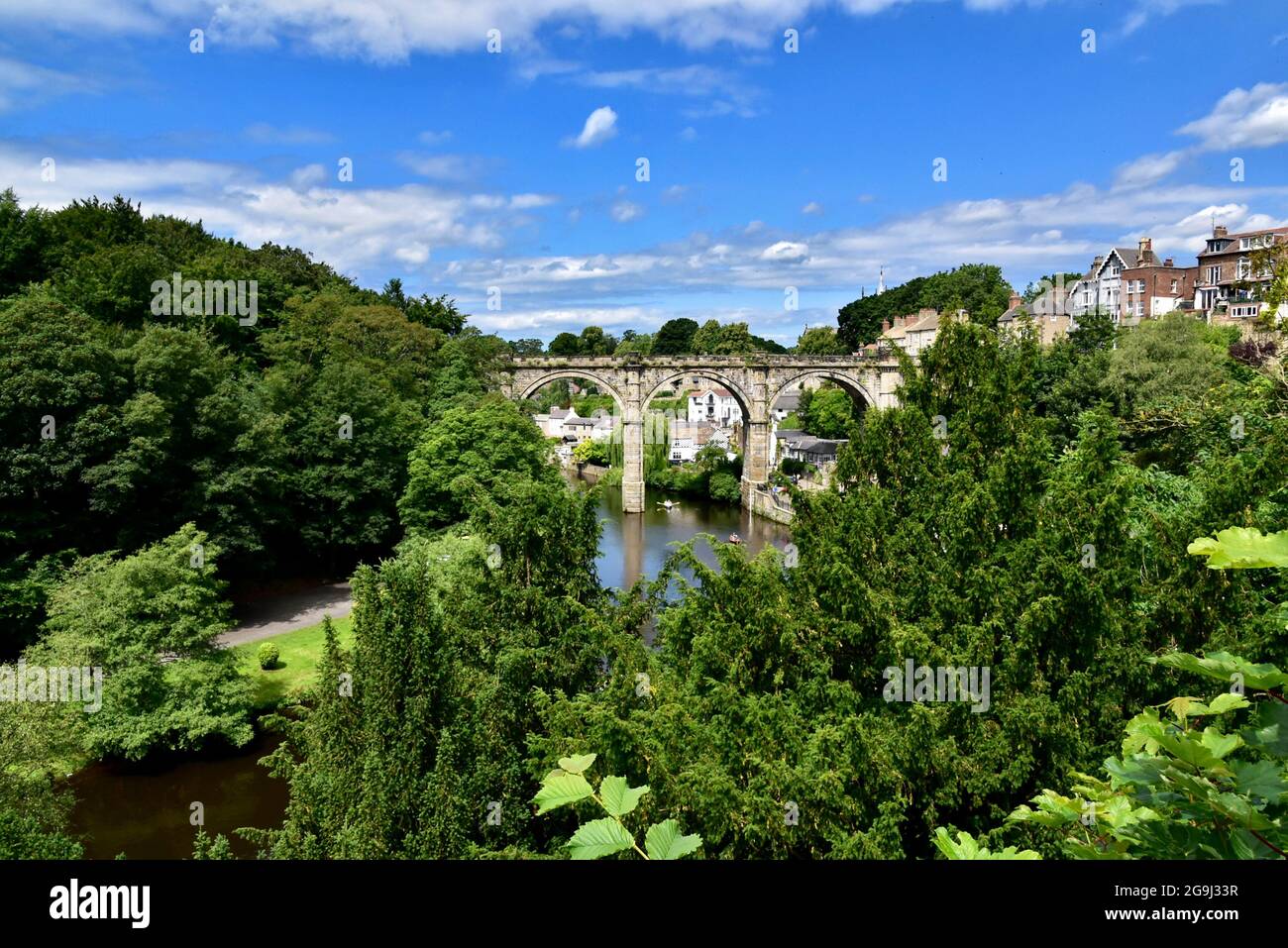 Knaresborough viaduct, the River Nidd and the Old Manor House through the middle archway. Stock Photo