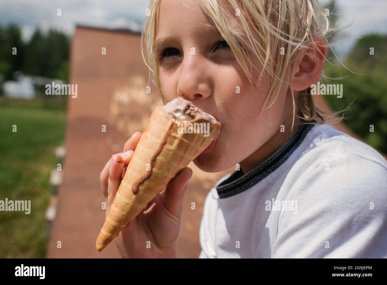 Canada, Ontario, Kingston, Boy (8-9) eating ice cream Stock Photo