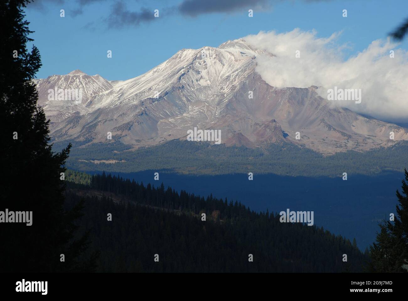 Hiking mt shasta hi-res stock photography and images - Alamy