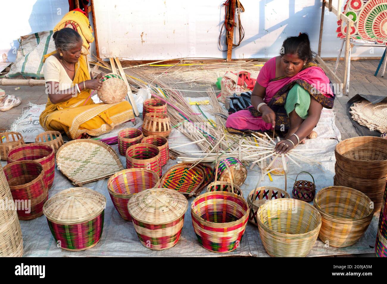 Handicraft making hi res stock photography and images Alamy