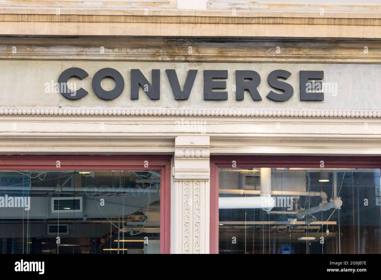Converse 5th avenue 2024 new york usa