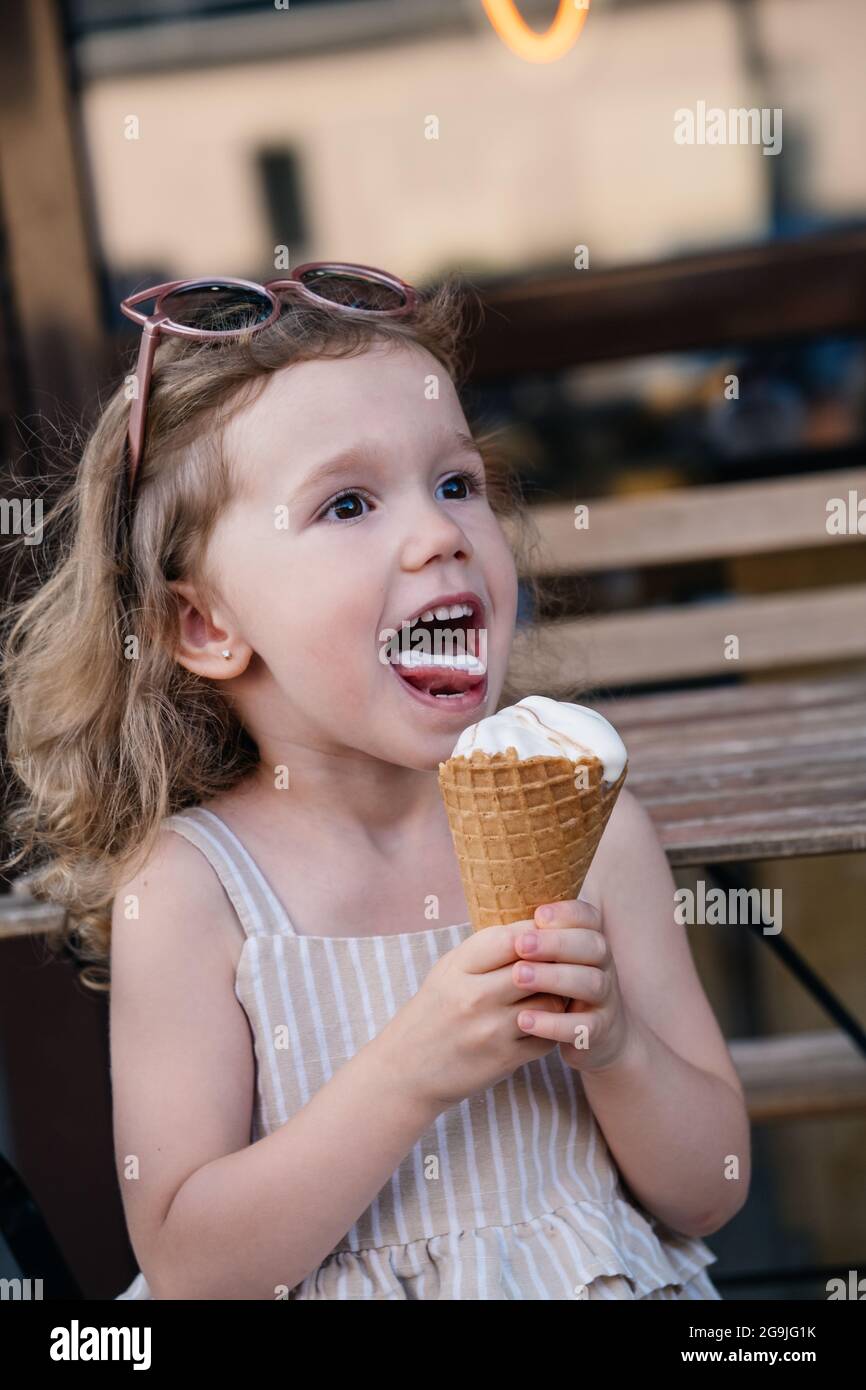Kid ice cream dirty hires stock photography and images Alamy