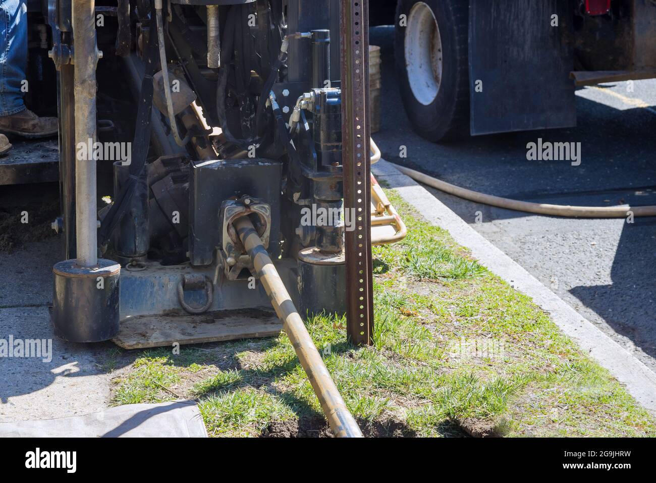 Detail of a drilling machine for laying the fiber optic of pipeline