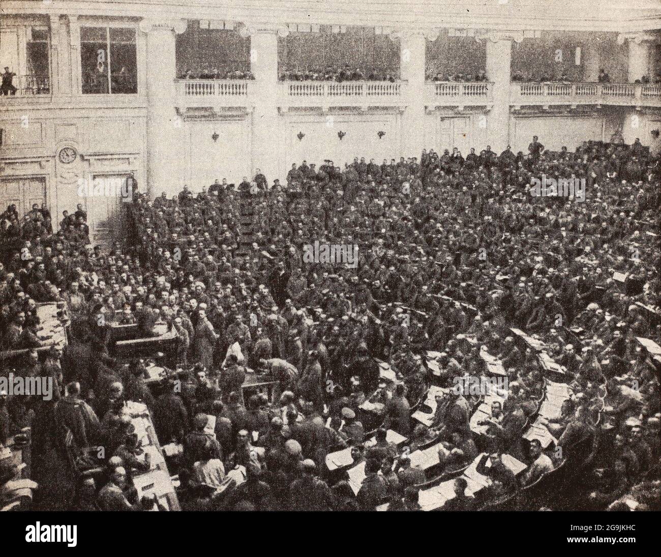 The first meeting of the soldiers' section of the Petrograd Soviet in the Tauride Palace in March 1917. Stock Photo