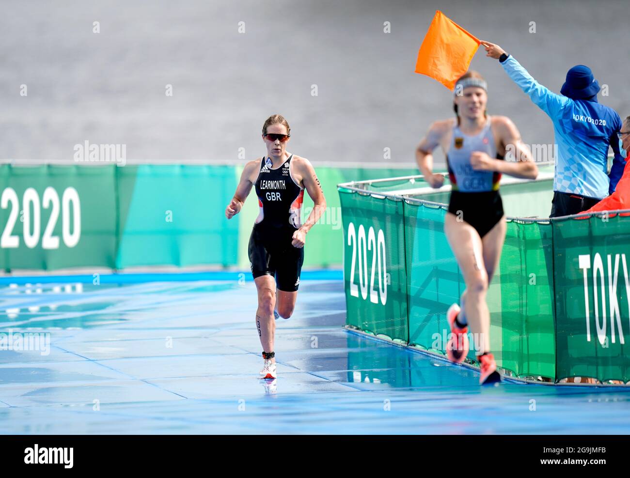 Great Britain's Jessica Learmonth during the Women's Triathlon at the Odaiba Marine Park on the fourth day of the Tokyo 2020 Olympic Games in Japan. Picture date: Tuesday July 27, 2021. Stock Photo