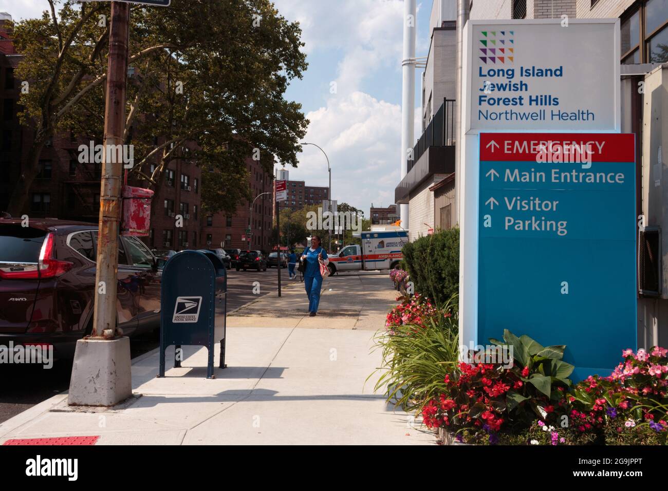 entrance to Long Island Jewish Forest HIlls Hospital at 66th ave. and 102nd st. in Forest HIlls, Queens, New York, a branch of the Norhtwell Health Stock Photo