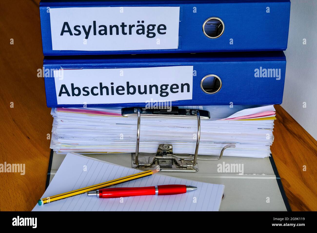Folder with inscription Asylum applications, deportations, Austria Stock  Photo - Alamy
