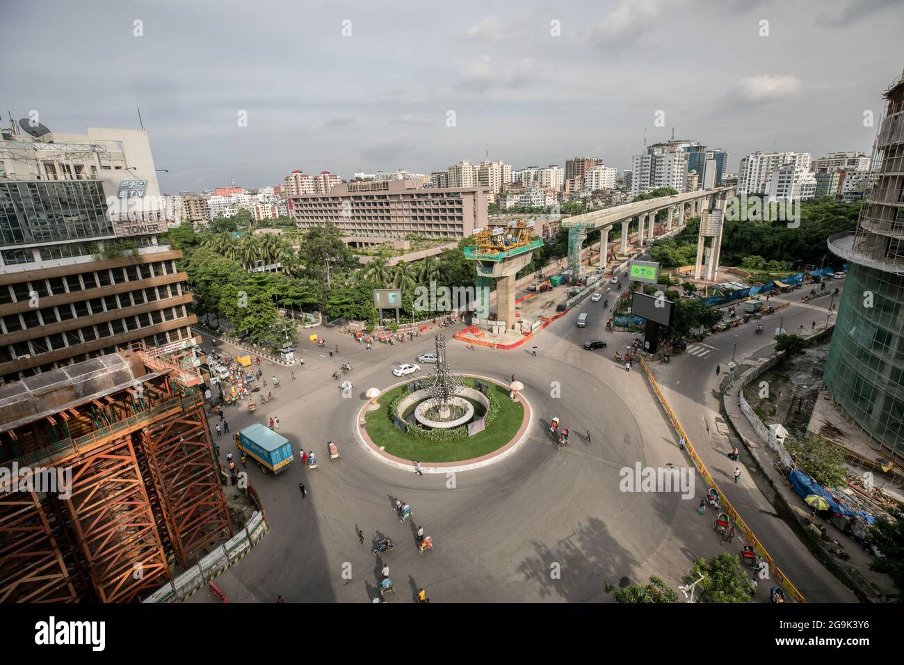 Dhaka, Bangladesh. 26th July, 2021. Top views of the most crowded place at  the SAARC Fountain Square in Kawran Bazar seen empty during the covid-19  lockdown. Bangladesh government has imposed a nationwide