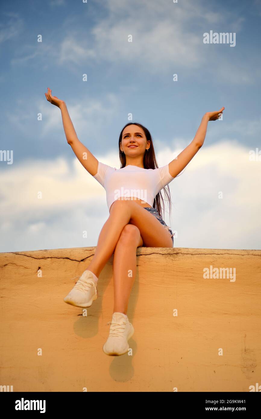 Woman reaching out her hand hi-res stock photography and images - Alamy