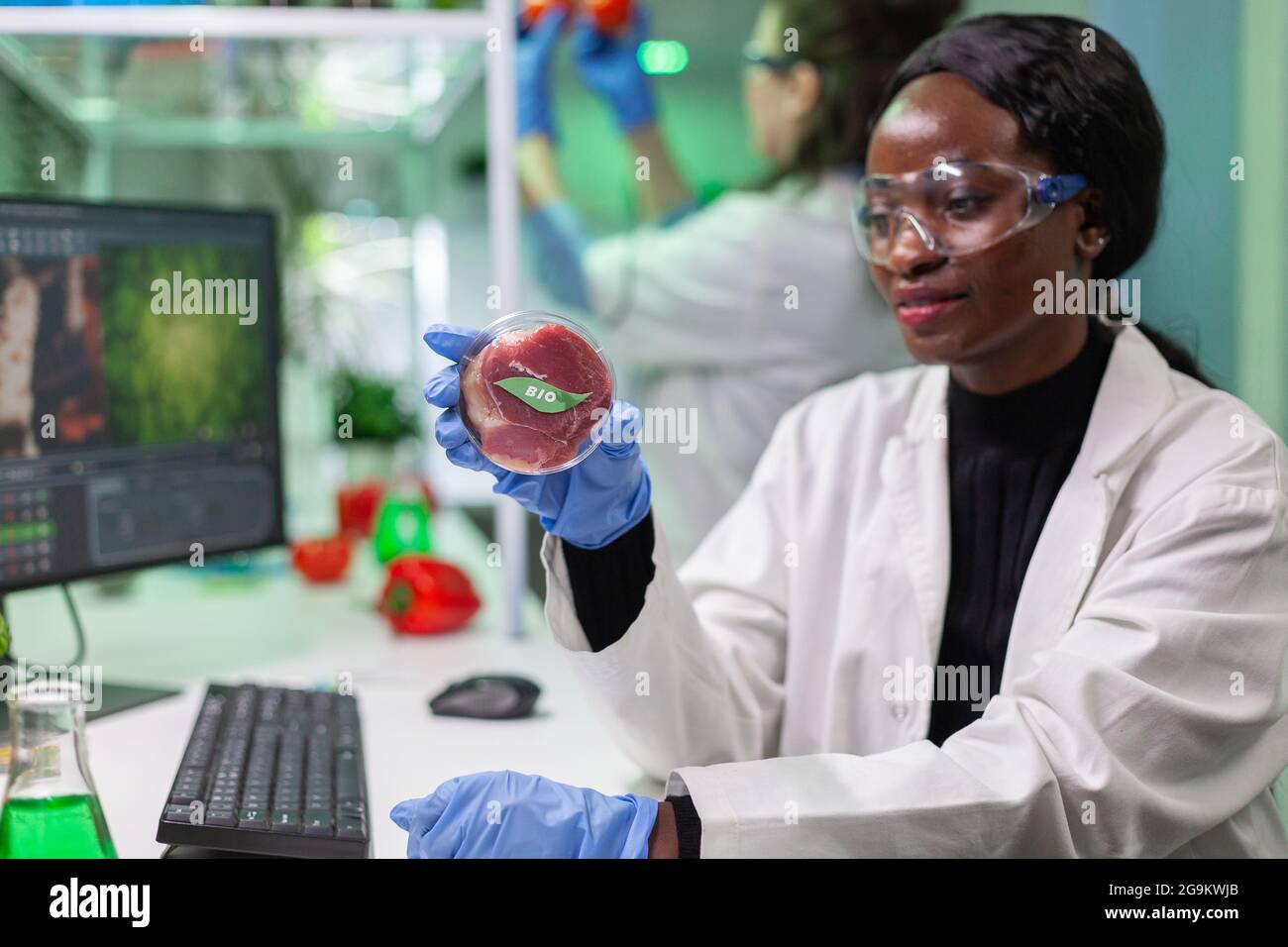 Like lab. Врачи в мини. Like lab. Yog'lab siksh. Мотор репорт игра.