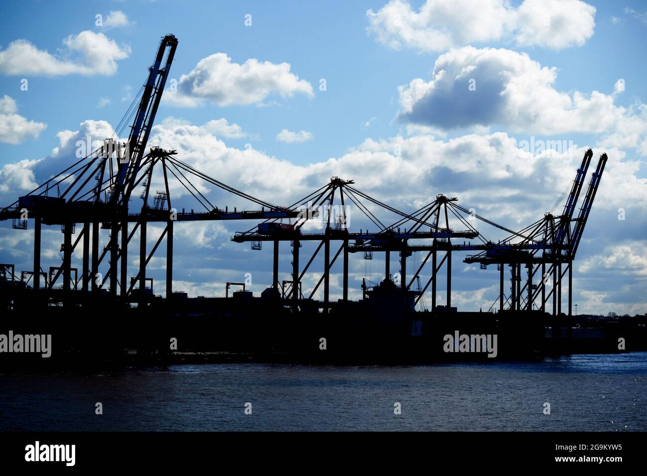 cranes at liverpool 2 container terminal freeport liverpool england uk Stock Photo