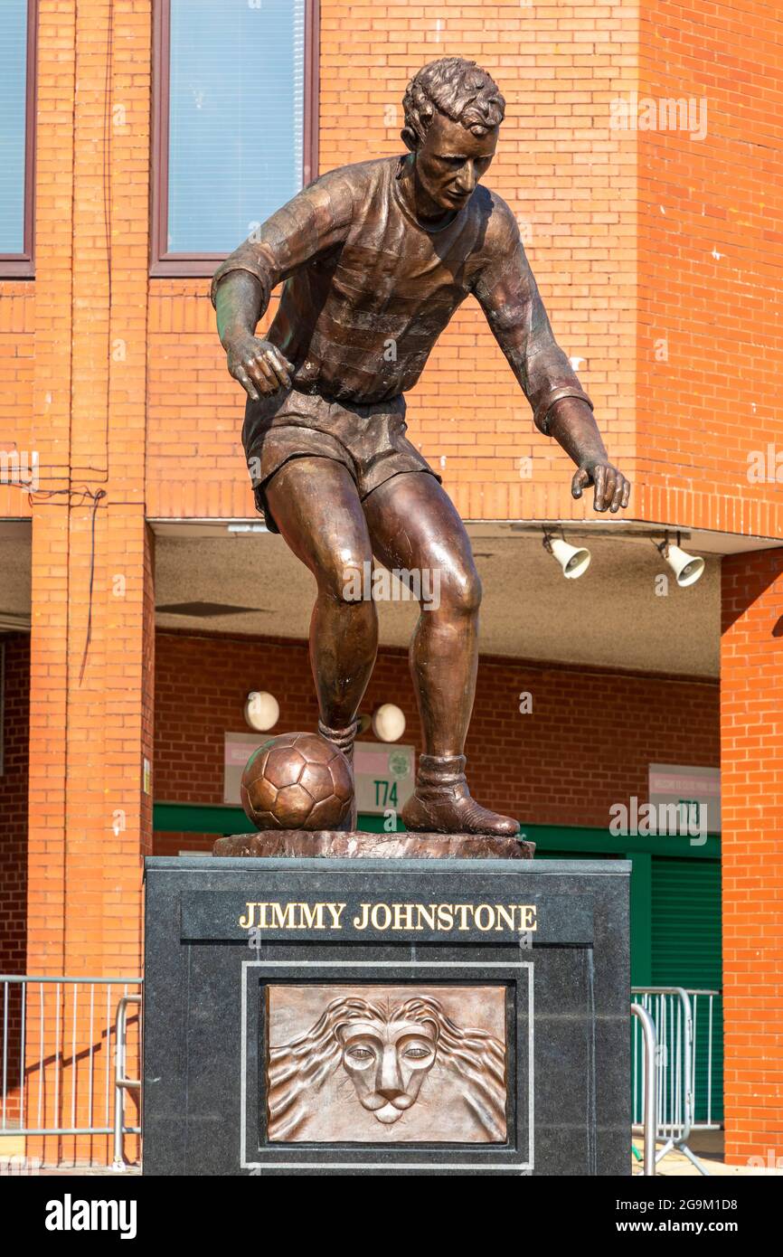 Jimmy johnstone statue hi-res stock photography and images - Alamy