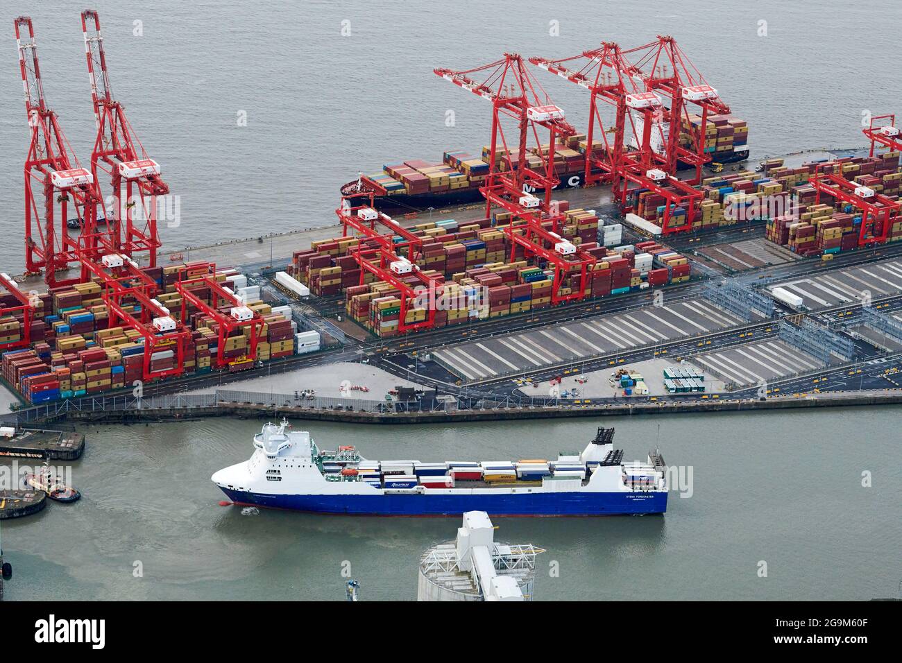 Sea ferry leaving seaforth docks hires stock photography and images