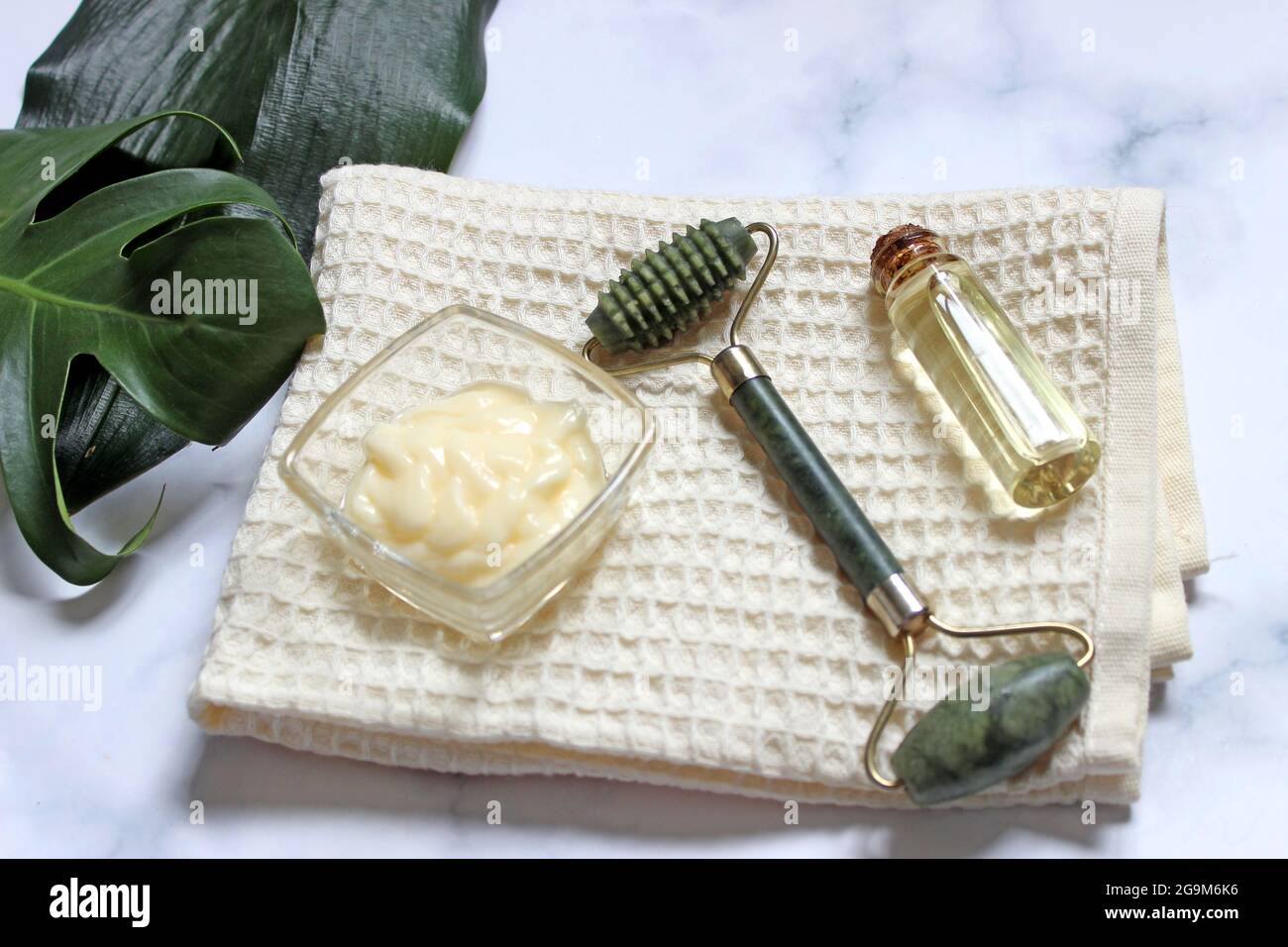 Facial massage roll, facial massage Chinese medicine Stock Photo Alamy