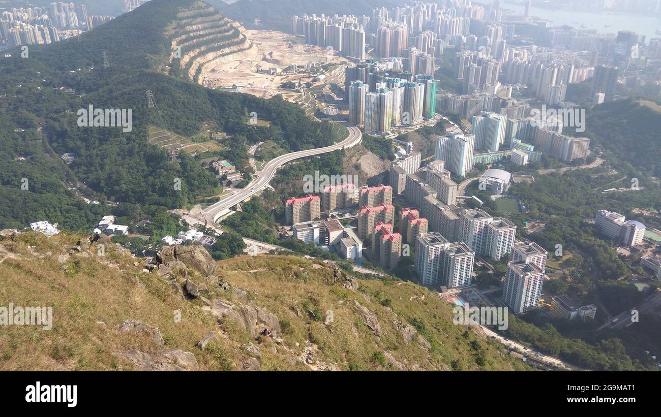 The vertiginous view on the flanks of Kowloon Peak from Suicide cliff. Stock Photo