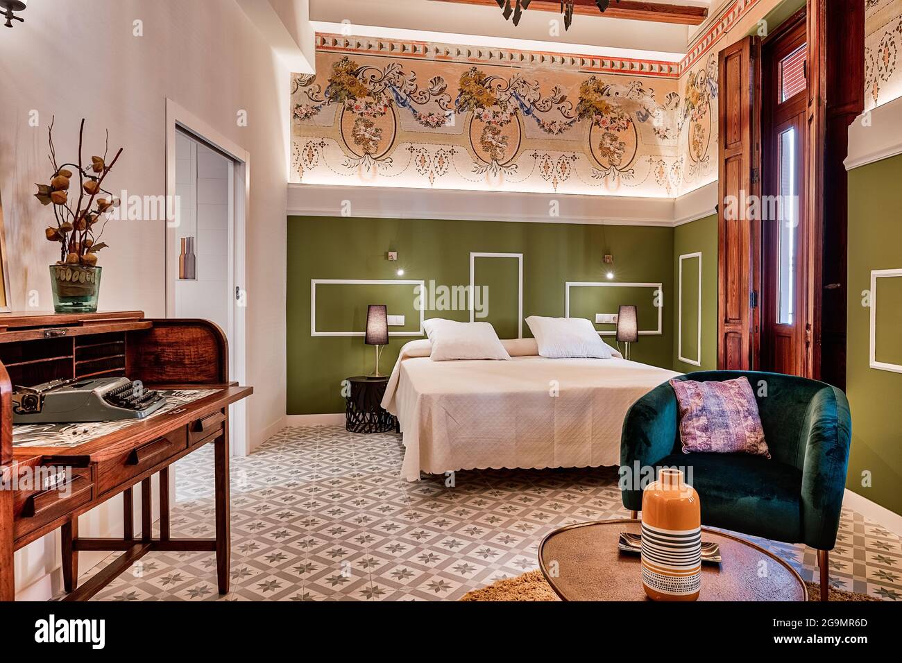 Beautiful and bright room with vintage and vibrant decor with high