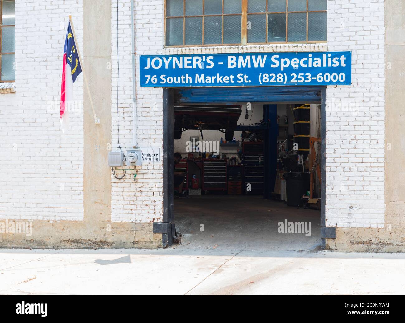ASHEVILLE, NC, USA-22 JULY 2021: Joyner's Garage, a BMW Specialist facility, on south Market St. View to the inside. Stock Photo