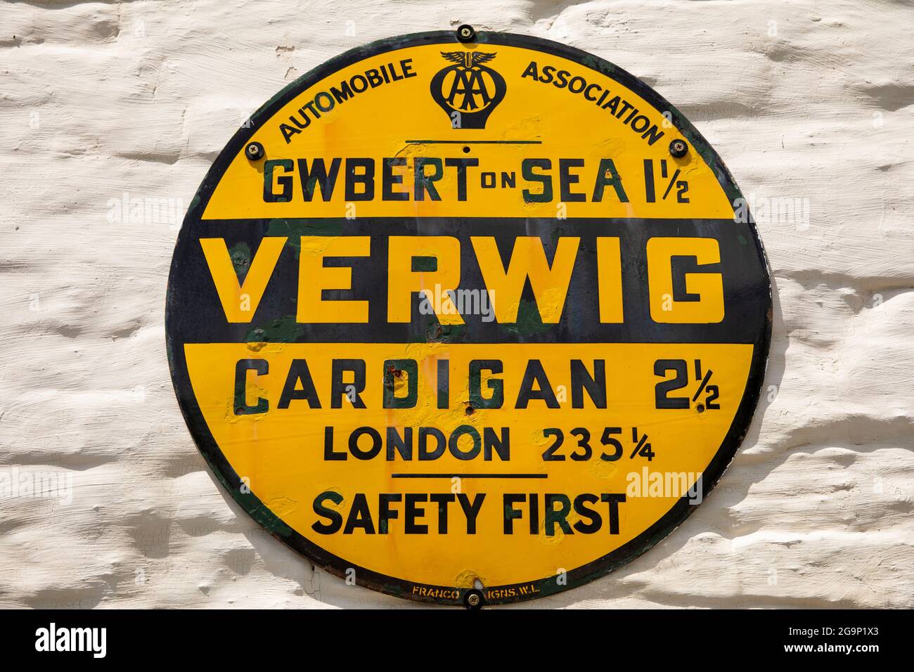 UK, Wales, Ceredigion, Cardigan, Verwig, old AA sign to Gwbert on Sea Stock Photo