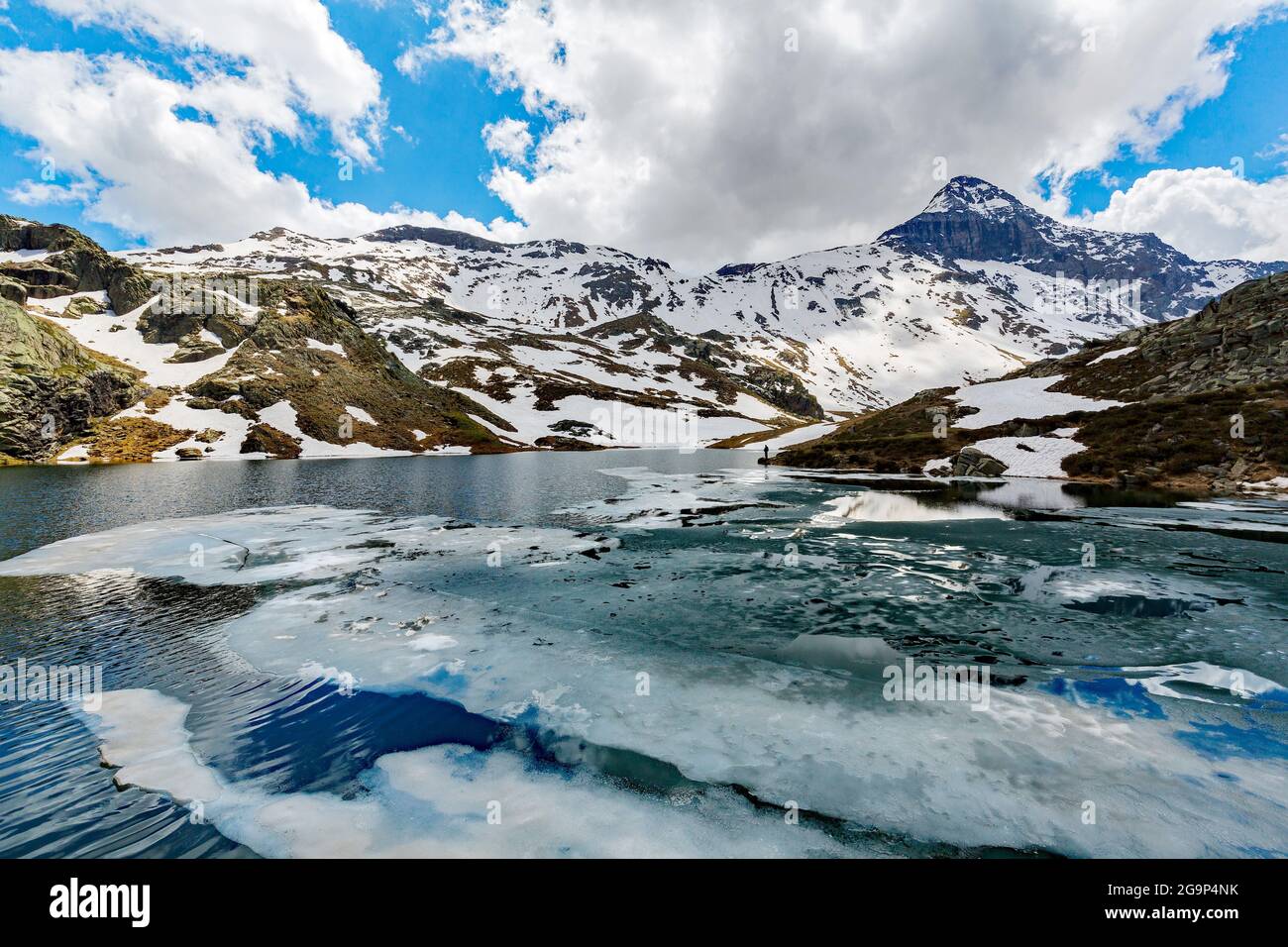 Valmalenco (IT), Spring thaw at the Campagneda lake Stock Photo