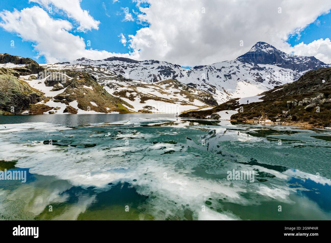 Valmalenco (IT), Spring thaw at the Campagneda lake Stock Photo