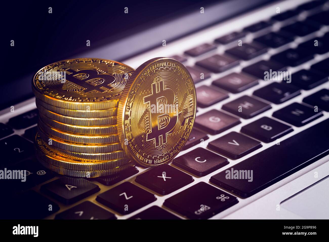 Монитор деньги биткоин. Крипта биткоин. Биткоин. Биткоин наличными. Биткоин.