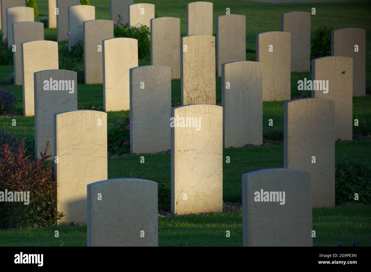Row of tombstone hi-res stock photography and images - Alamy