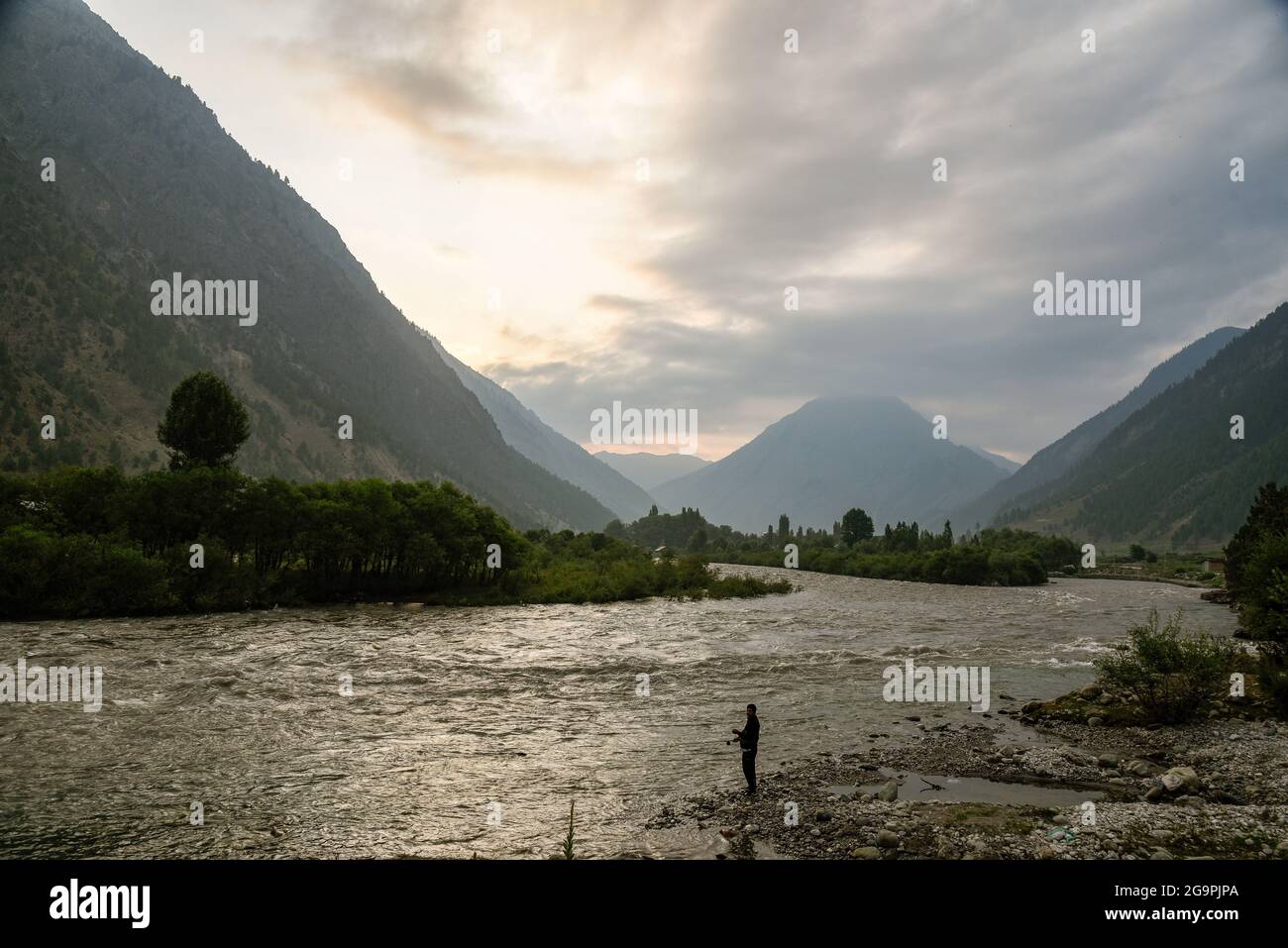 https://c8.alamy.com/comp/2G9PJPA/a-silhouette-of-a-man-fishing-in-kishanganga-river-during-an-early-morning-in-dawar-gurez-lies-along-the-loc-line-of-control-in-northern-part-of-kashmir-gurez-valley-was-key-to-the-silk-route-from-europe-to-kashgar-in-china-and-home-of-shina-speaking-dard-tribe-but-it-was-not-open-to-the-world-until-2007-before-2007-gurez-was-only-open-during-colonial-times-when-travelers-came-to-explore-the-valley-the-line-of-control-now-slices-through-the-idyllic-valley-separating-the-dards-from-their-indo-aryan-brethren-in-gilgit-chilas-and-astore-lying-in-pakistan-2G9PJPA.jpg