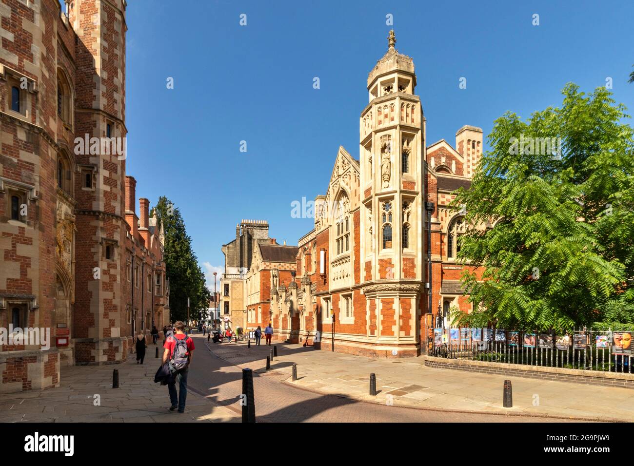 CAMBRIDGE ENGLAND ST JOHN'S COLLEGE AND THE OLD DIVINITY SCHOOL IN SUMMER Stock Photo