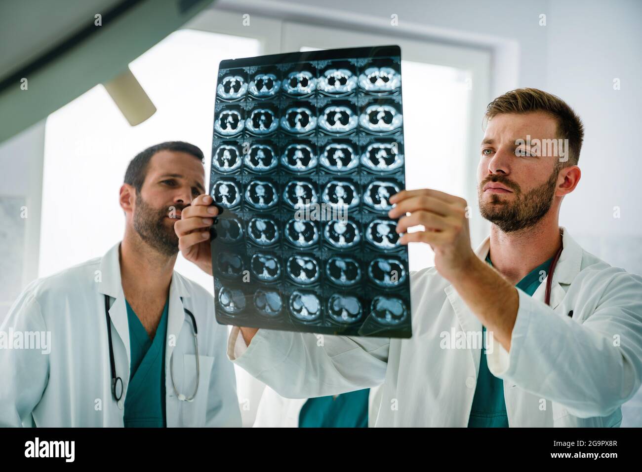 Medical team doctors checking on X-ray results in hospital Stock Photo ...