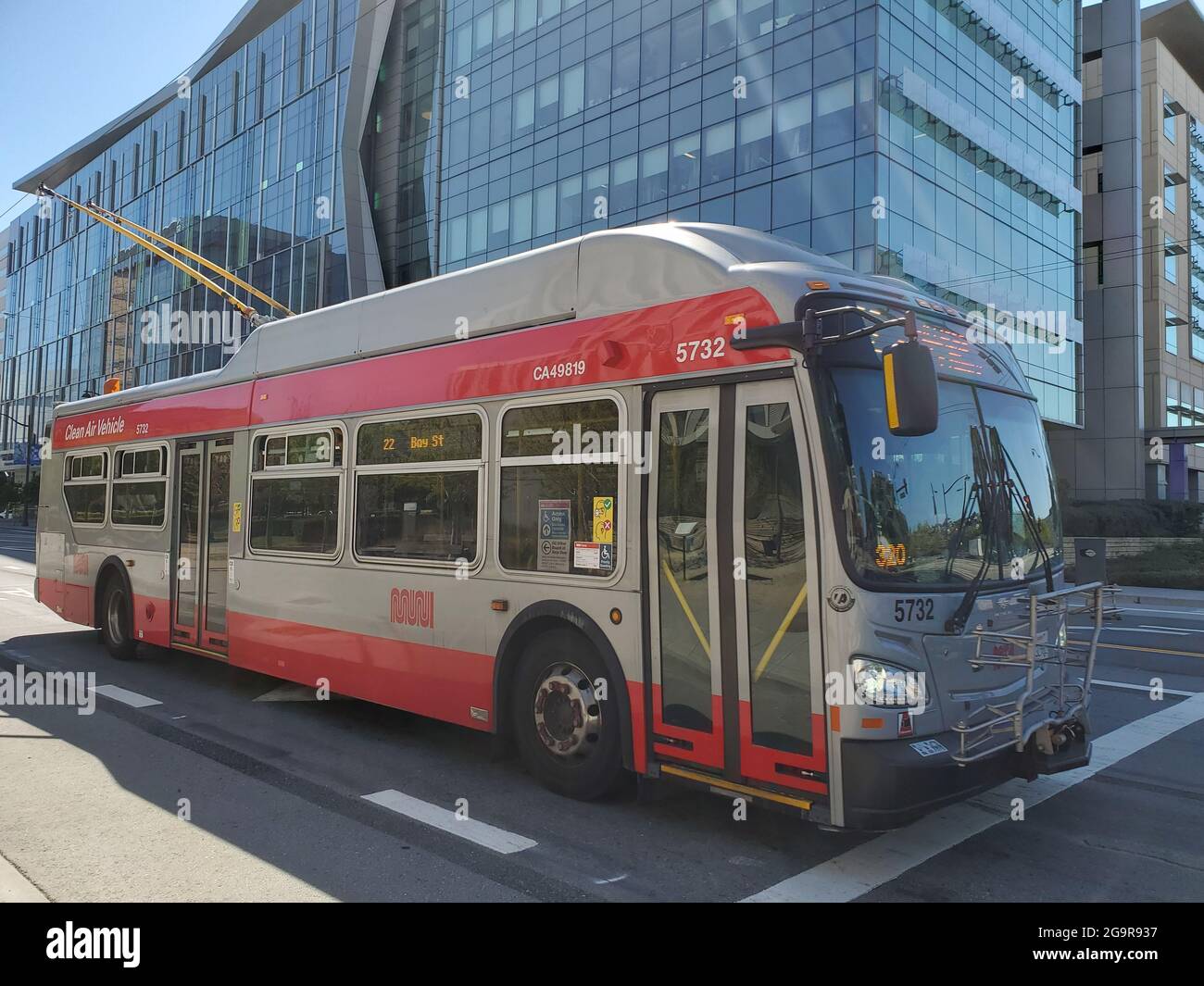 Muni bus hi-res stock photography and images - Alamy
