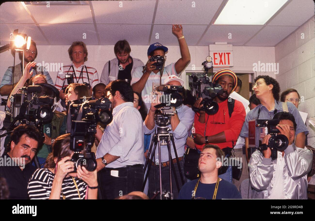 Killeen Texas USA, Oct. 16, 1991: A crush of media covers a press briefing in the aftermath of a mass shooting at Luby's Cafeteria, where 35-year old George Hennard crashed a pickup into the eatery and shot 23 people to death before killing himself. ©Bob Daemmrich Stock Photo