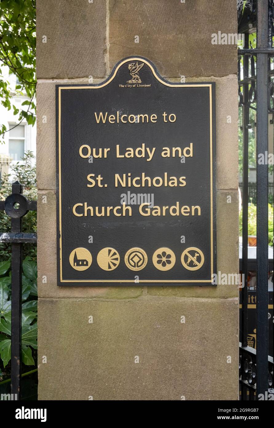 Welcome sign at the entrance to Our Lady and St. Nickolas Church Garden in Liverpool Stock Photo