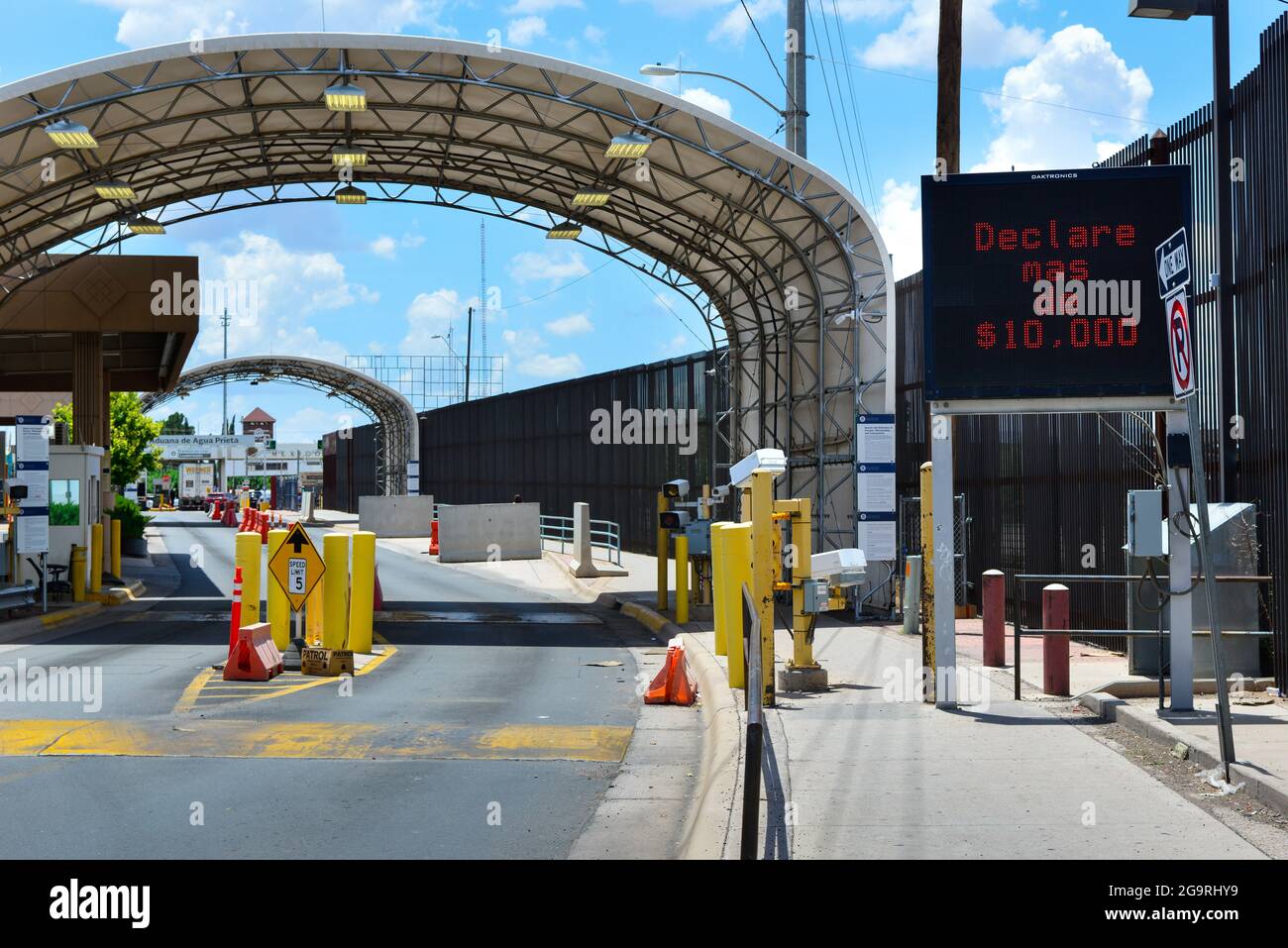 Mexico us border checkpoint hires stock photography and images Alamy