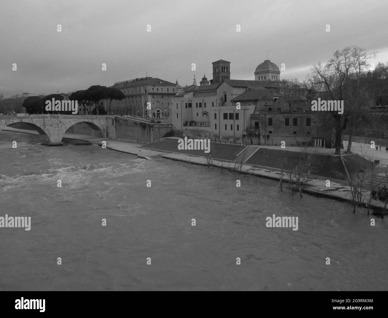 Isola In Rome Isola tiberina view Black and White Stock Photos & Images - Alamy