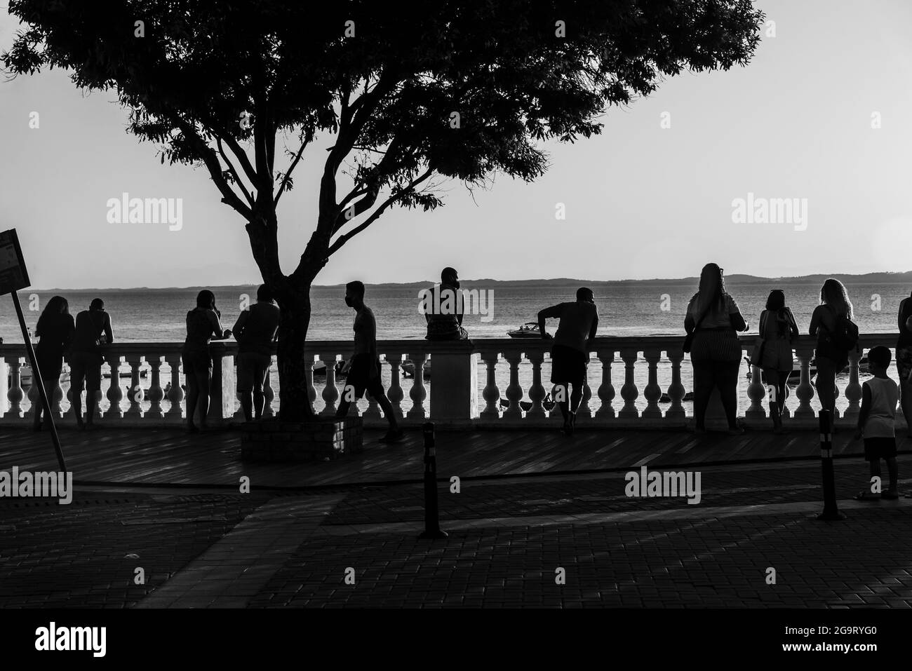Silhouette of people at sunset in black and white Stock Photo - Alamy