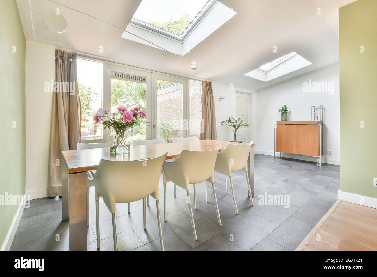 Interior design of bright and beautiful dining room Stock Photo - Alamy