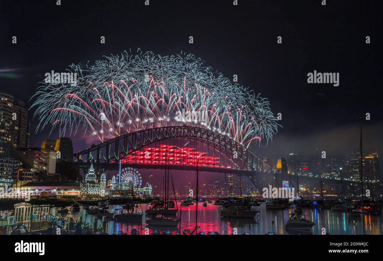 New Years Eve Fire Works 2018/19 Sydney Lavender Bay Stock Photo Alamy