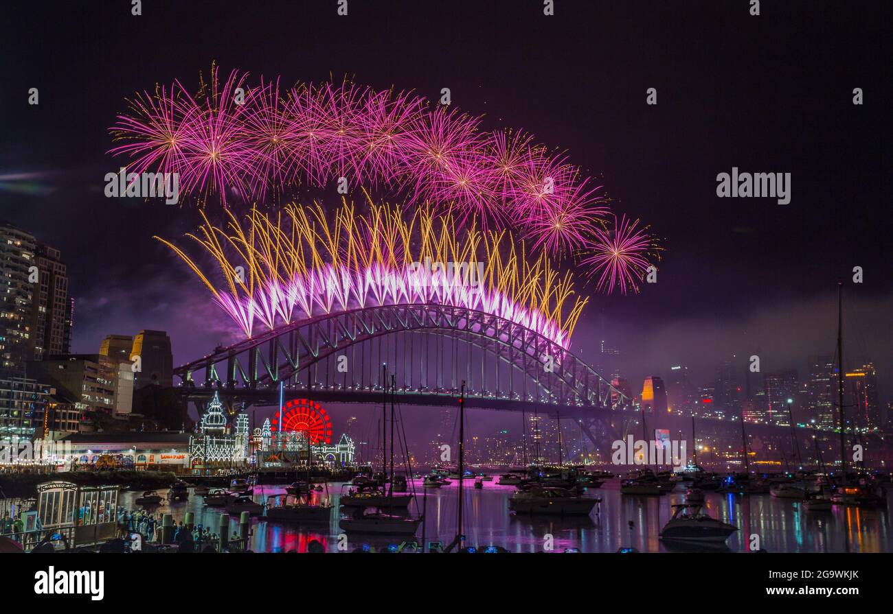 New Years Eve Fire Works 2018/19 Sydney Lavender Bay Stock Photo Alamy