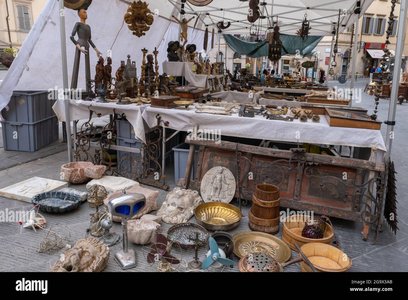 Street stalls of Antiques Market in Arezzo Italy Stock Photo