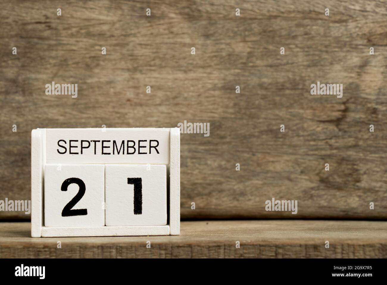 White block calendar present date 21 and month September on wood background Stock Photo