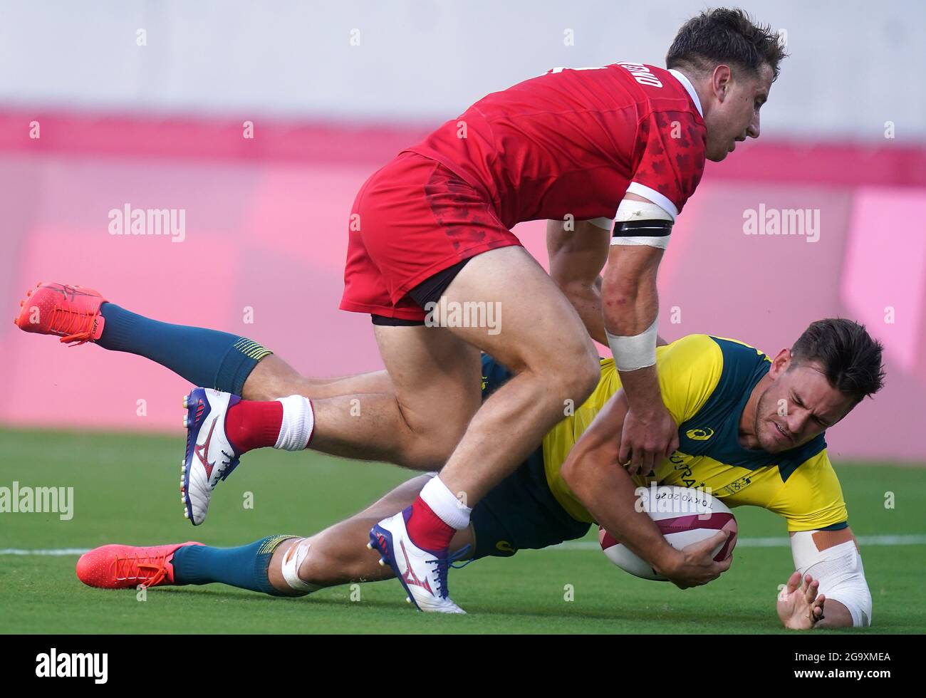 Australia's Lachlan Anderson scores his side's second try of the game during the Men's Rugby Seven Placing 7-8 match at the Tokyo Stadium on the fifth day of the Tokyo 2020 Olympic Games in Japan. Picture date: Wednesday July 28, 2021. Stock Photo