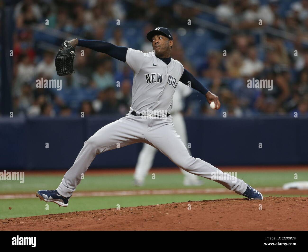 St. Petersburg, FL. USA; New York Yankees relief pitcher Aroldis Chapman  (54) delivers a pitch from the windup during a major league baseball game  ag Stock Photo - Alamy